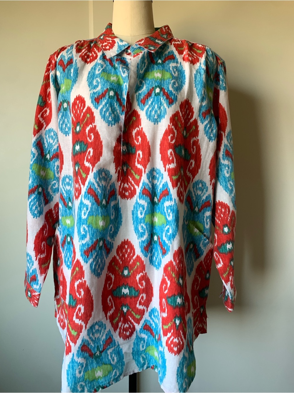 Linen and cotton Tizzie Oversized Tunic Top in Red & Blue Ikat Print